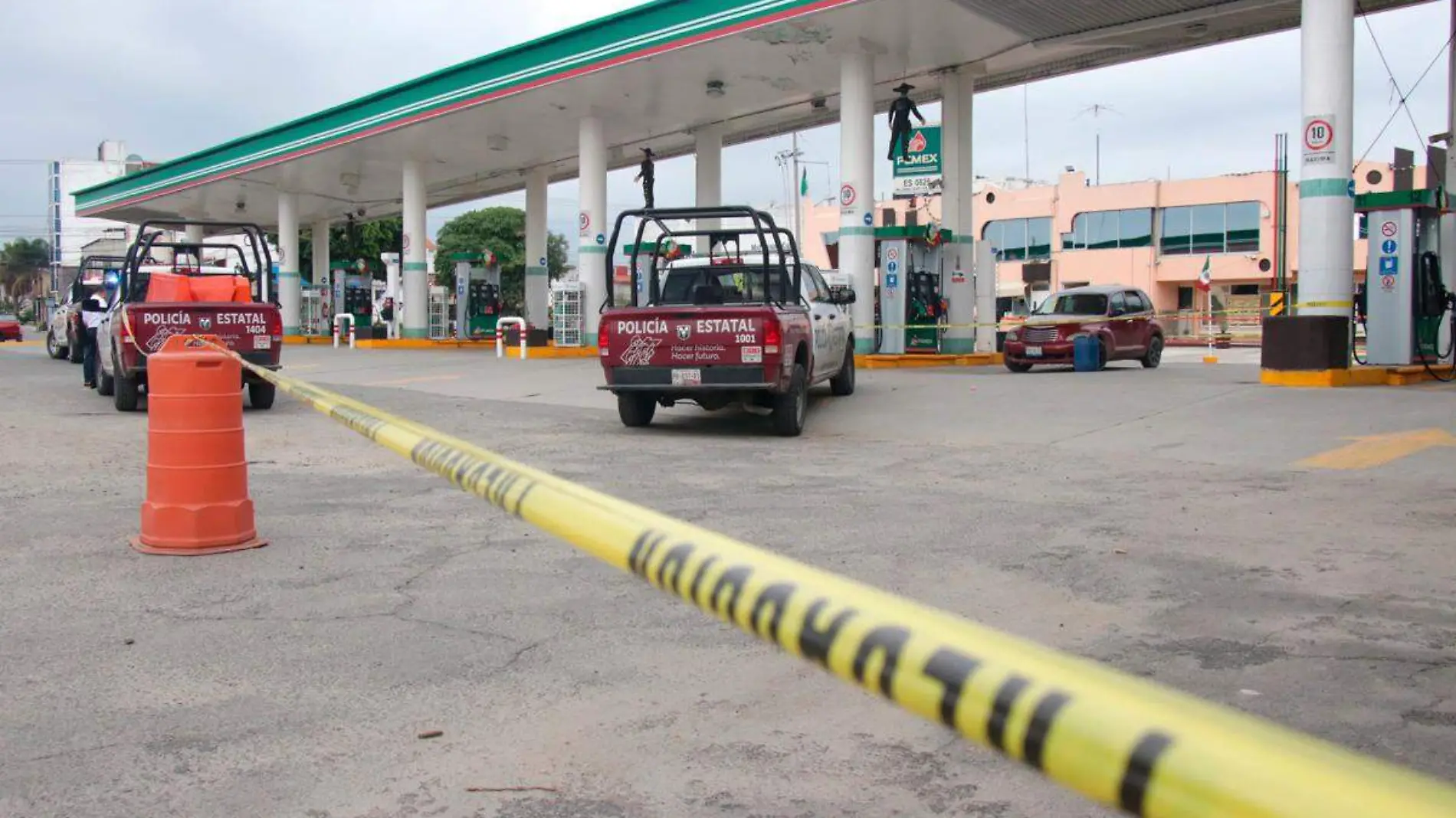 trabajadora de gasolinera resulta lesionada por disparo